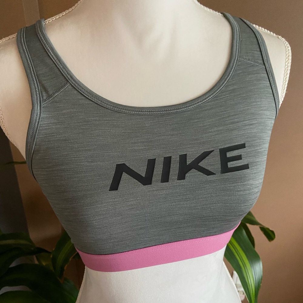 NWT Nike Sports Bra. Size: Medium